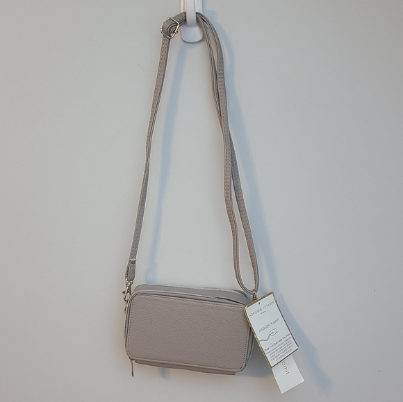 Adrienne Vittadini Studio Phone Charging RFID Wallet Crossbody Grey w/Cord Z NWT - Picture 2 of 11